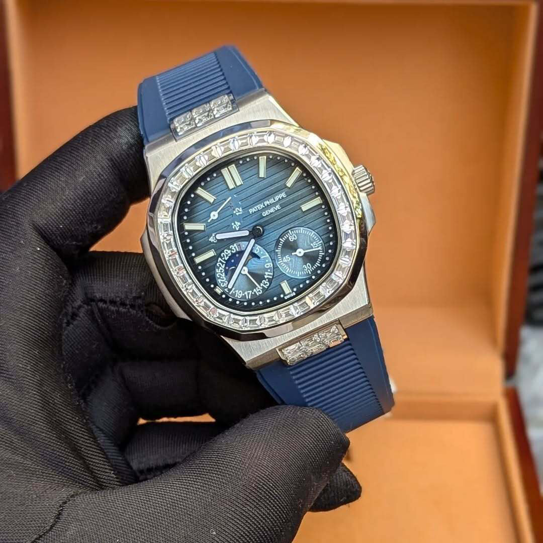 Automatic Patek Philippe Nautilus 5724G-001